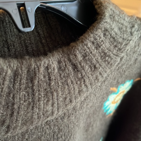 EMBROIDERED MOCK TURTLE NECK SWEATER - Picture 5 of 7